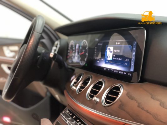 Phụ kiện xe Sang Mercedes Benz chuyên cung cấp và lắp đặt màn hình cho xe Mercedes